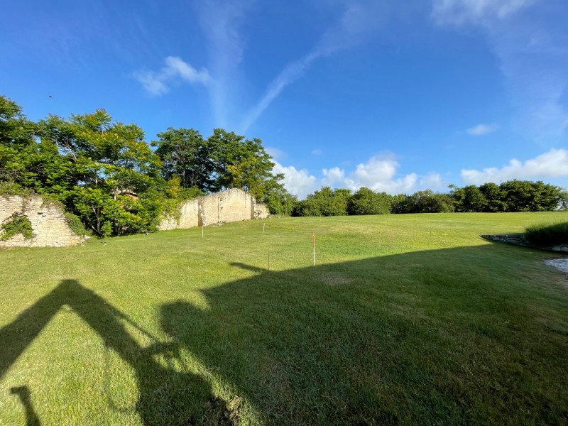 Terrassement d’un pool house avec piscine sur un terrain en pente  à Civrac en Gironde