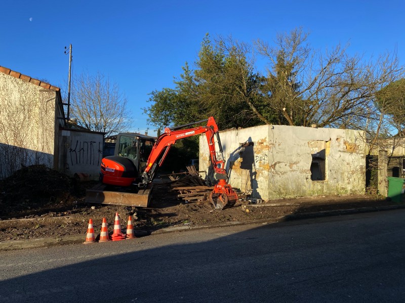 Démolition maison en pierre à Bruges proche d'Eysines: avec traitement des déchets 