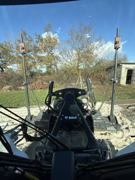 Location de niveleuse sur Bordeaux et Gironde