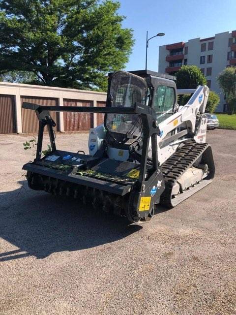 Engins pour broyage et nettoyage de terrains à Eysines en Gironde