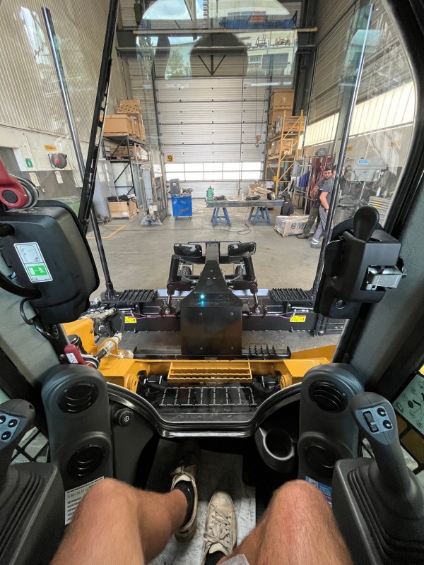 Location engin: chargeuse compacte à chenille à Bordeaux en Gironde