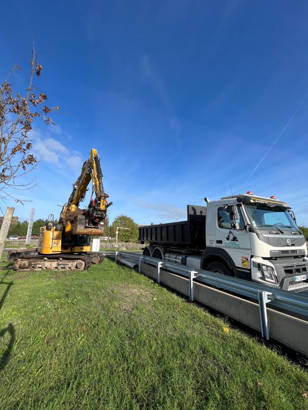 Nettoyage  de terrain, broyage et débroussaillage sur la commune de cestas en Gironde .