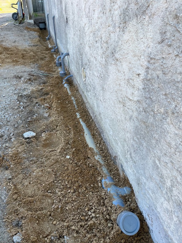 Réalisation d’une réfection de reseau eau usée sur la commune de Macau en Gironde proche de bordeaux .