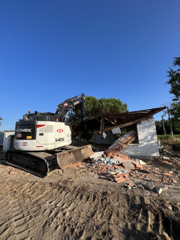 Démolition maison Pian Médoc: avec dépendances et garage
