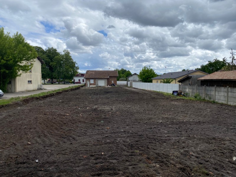 Démolition d’une grange et nettoyage du terrain chez un particulier sur la commune du Porge en Gironde
