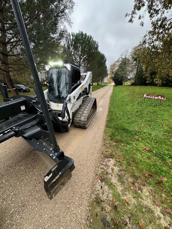 Location de niveleuse sur Bordeaux et en Gironde 