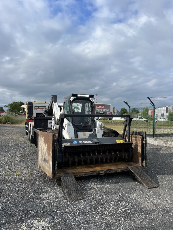 Location chargeuse compacte à chenille pour broyage forestier à La Teste-de-buch en Gironde