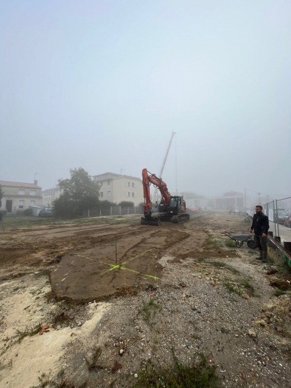 Terrassement terrain Médoc sur la commune du Taillan Médoc avec réalisation d'un parking souterrain