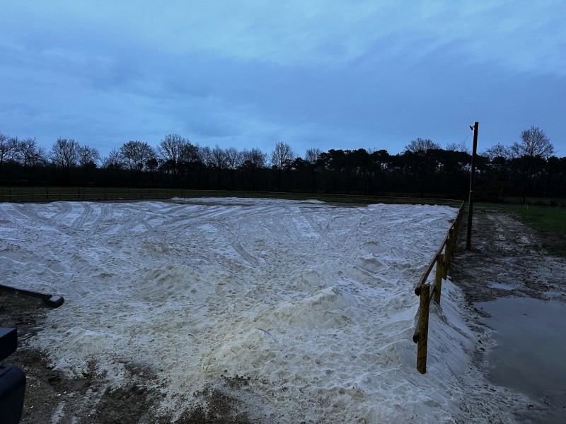 Construction de carrière équestre, Terrassement, nivellement d’une carrière équestre. Livraison sable équestre .