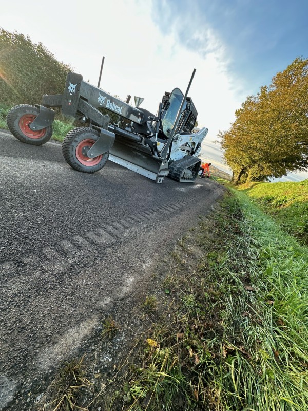 Location de niveleuse sur Bordeaux et en Gironde 