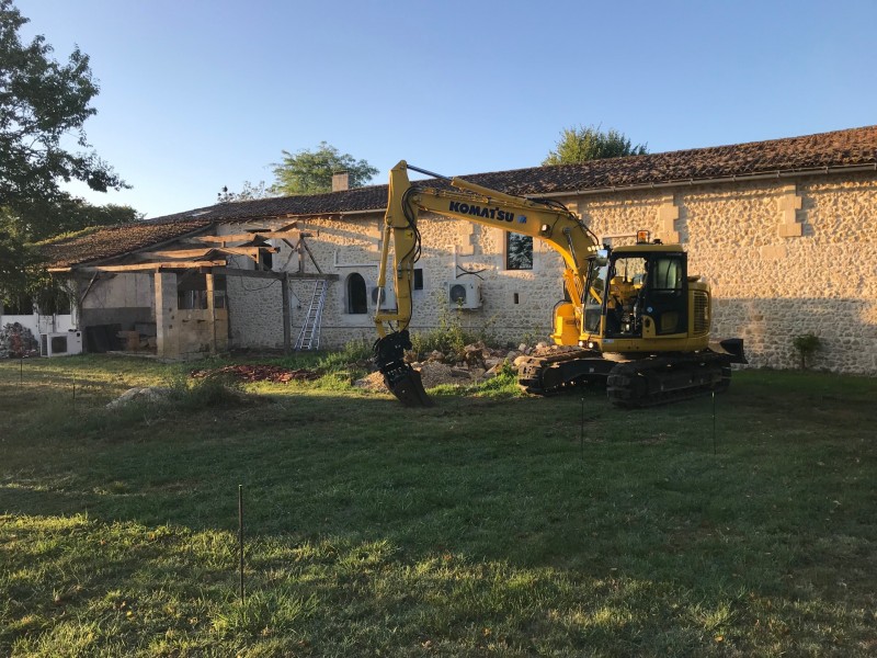 Démolition garage Blanquefort: garage avec un empierrement