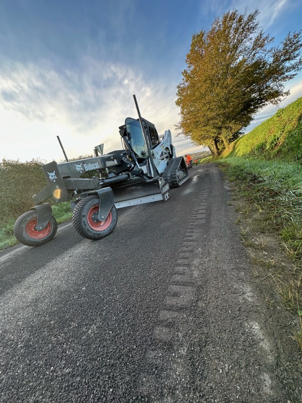 Location de niveleuse sur Bordeaux et en Gironde 