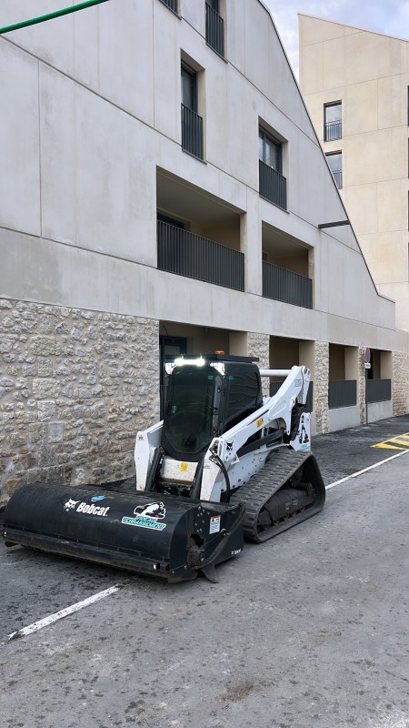 Location d’un Bobcat chargeuse sur Bordeaux