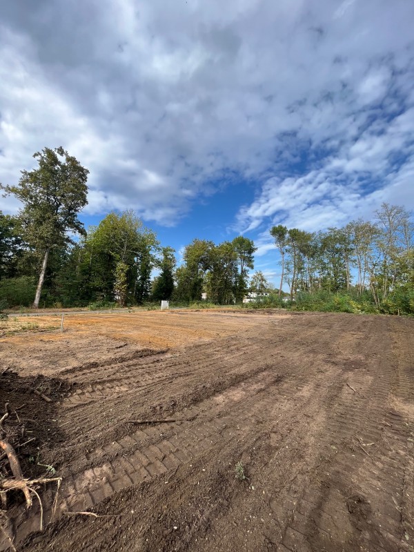 Terrassement terrain à Saint Aubin de Médoc en Gironde avec nivellement