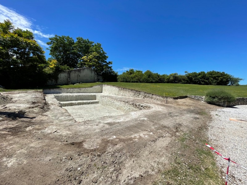 Terrassement d’un pool house avec piscine sur un terrain en pente  à Civrac en Gironde