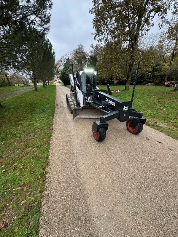 Location de niveleuse sur Bordeaux et en Gironde 