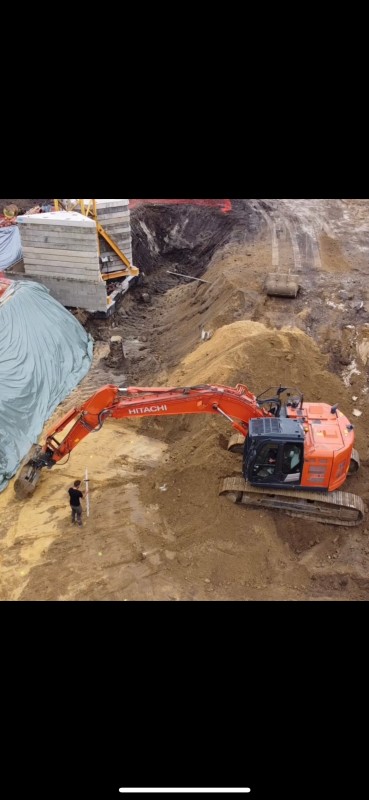 Terrassement terrain Médoc sur la commune du Taillan Médoc avec réalisation d'un parking souterrain