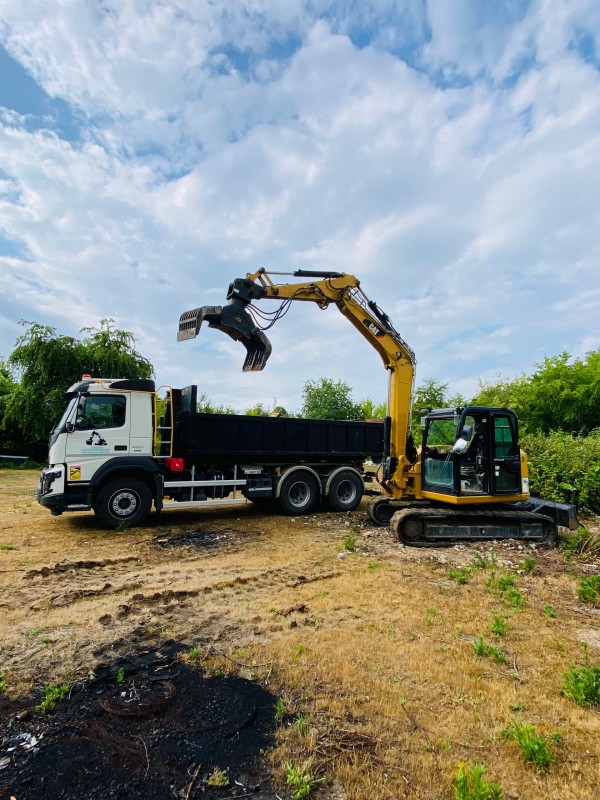Location de bennes gravats, cailloux et terre proche de Bordeaux en Gironde