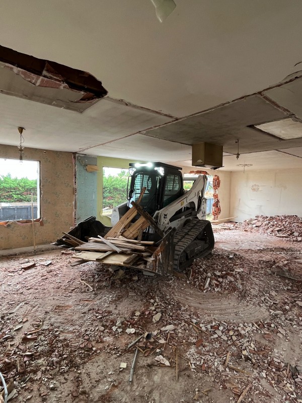 Démolition maison Pian Médoc: avec dépendances et garage