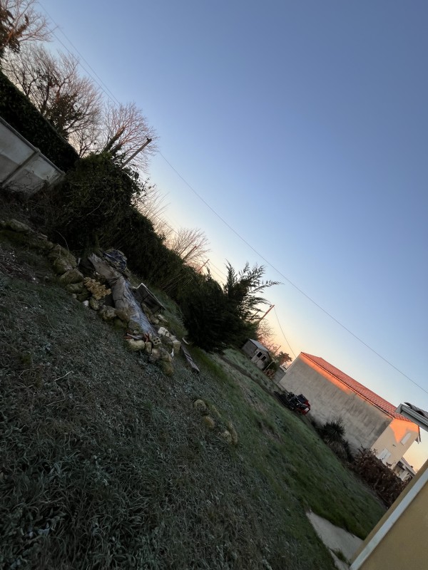 Nivellemen d’un terrain et préparation de sol 
 sur la commune de Macau 