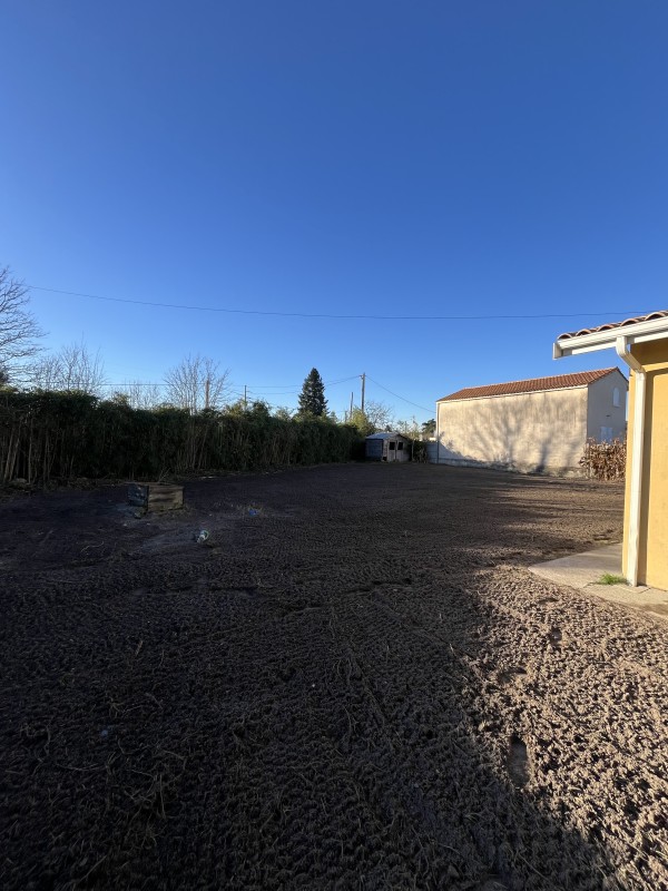 Nivellemen d’un terrain et préparation de sol 
 sur la commune de Macau 