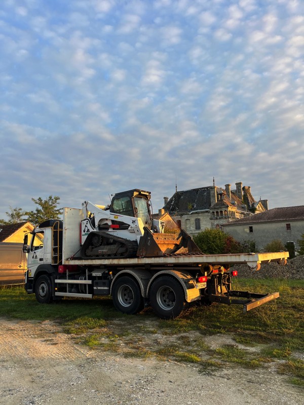 Ouverture des fondations et nivellement de terrain à Macau en Gironde