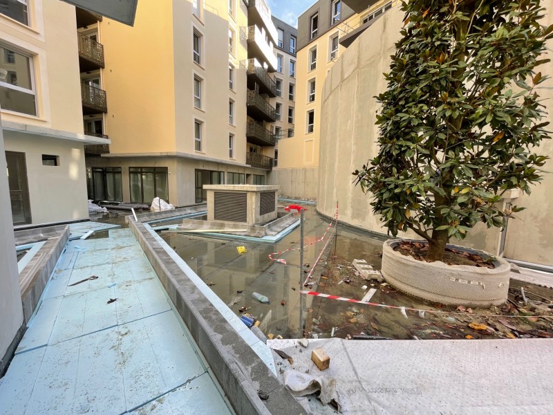 Apport de terre végétale et nivellement sur un toit terrasse à Cenon proche de Bordeaux