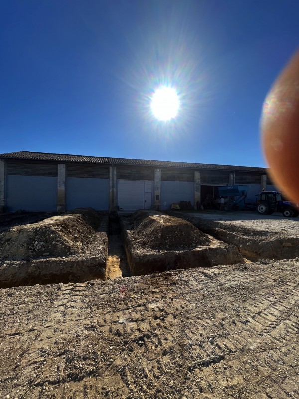 Ouverture des fondations et nivellement de terrain à Macau en Gironde