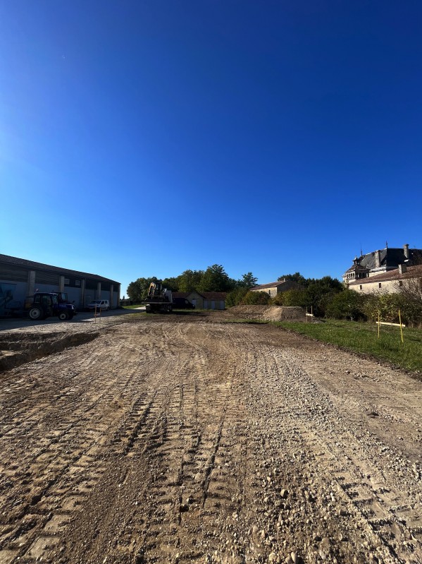 Ouverture des fondations et nivellement de terrain à Macau en Gironde