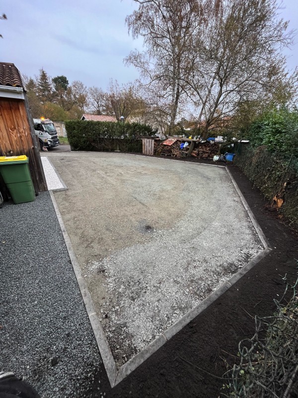 Création d’un parking, terrassement, empierrement, enrobé sur la commune de saint Médard en jalles .