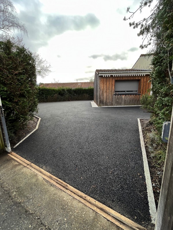 Création d’un parking, terrassement, empierrement, enrobé sur la commune de saint Médard en jalles .