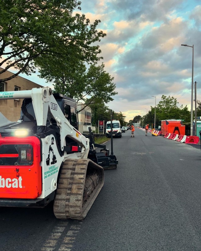 Location de niveleuse à Bordeaux proche de mérignac, blanquefort, saint Médard en Jalles .