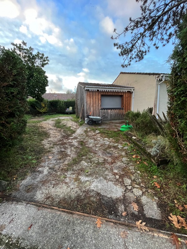 Création d’un parking, terrassement, empierrement, enrobé sur la commune de saint Médard en jalles .