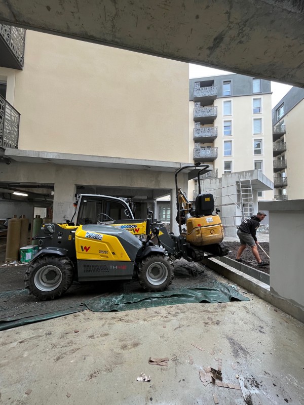 Apport de terre végétale et nivellement sur un toit terrasse à Cenon proche de Bordeaux