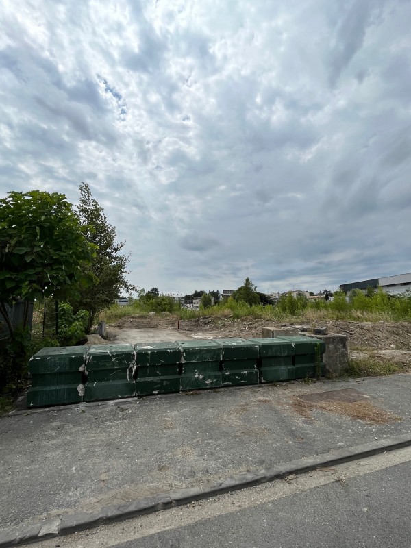 Traitement des déchets sur un dépôt sauvage à Bègles en Gironde