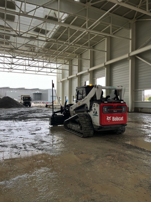 Location de niveleuse sur Bordeaux et en Gironde