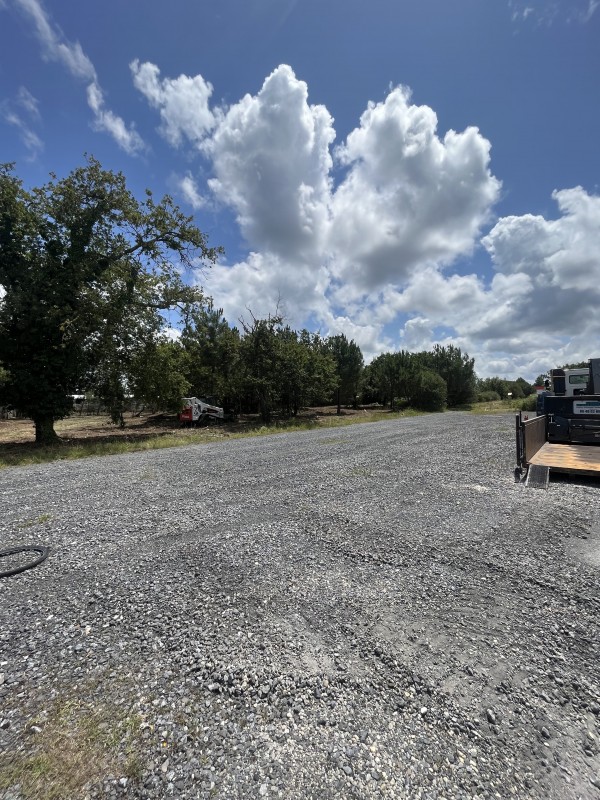Location chargeuse compacte à chenille pour broyage forestier à La Teste-de-buch en Gironde