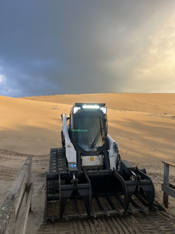Entretien et broyage forestier à  Carcan plage avec remise en état des dunes . proche de Lacanau, Hourtin, maubuisson .