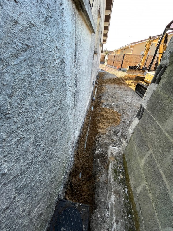 Réalisation d’une réfection de reseau eau usée sur la commune de Macau en Gironde proche de bordeaux .