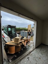 Videau Terrassement -  Démolition complète d'un bâtiment avec tri sélectif et mise en décharge contrôlée des gravats pour respect des normes environnementales à Pian Médoc